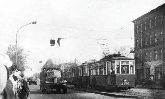 Военный парад на проспекте Энгельса 9 мая 1965 г Из архива ТА Юревич - фото 119