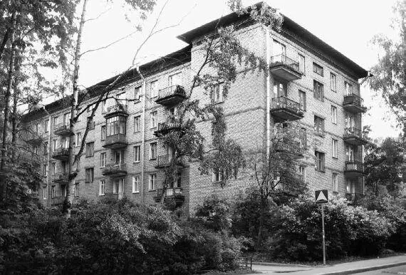 Внутриквартальная застройка побратимских улиц 1960х гг Фото автора июнь - фото 157