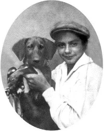 Н Лобанов и его любимая собака Дик Фото 1930 г Из архива ТН Лобановой - фото 224