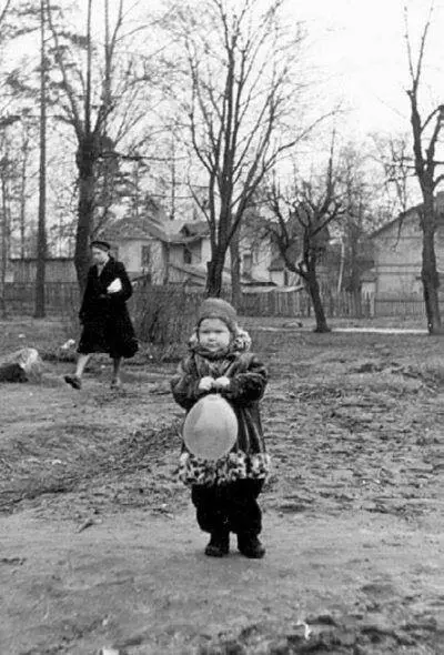 О Лукьянова Чайковская в родных удельнинских пенатах Фото 7 ноября 1956 г - фото 286