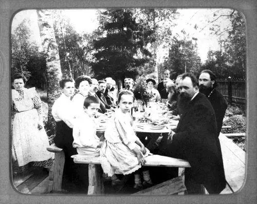 На торжественной церемонии во время строительства дома Цветковых Фото - фото 294