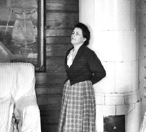 РА Эрлих в доме на Рашетовой Фото середины 1950х гг М Эрлих и ее - фото 315