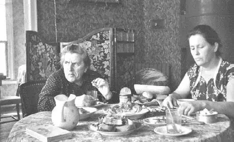 ФЕ и РА Эрлихи Фото середины 1950х гг Праздничный вечер 1 мая 1957 г - фото 319