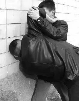 Фото 8 Тренируя выполнение приемов в такой ситуации не следует забывать и о - фото 18
