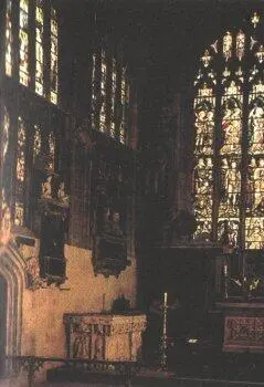 В алтаре церкви Святой Троицы каменные глаза бюста Шекспира устремлены на - фото 84