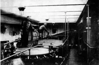 В машинном отделении крейсера 1 ранга Россия Конец 1890х гг Отслужив за - фото 29