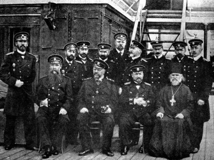 Офицеры крейсера Россия 1904 г 15 июня Должны были выйти в 12 ч ночи на - фото 75