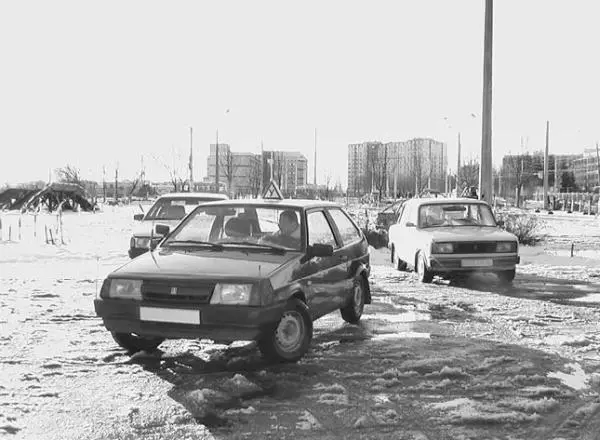 Рис 35Парковка задом между стоящими параллельно машинами Когда вы видите - фото 14