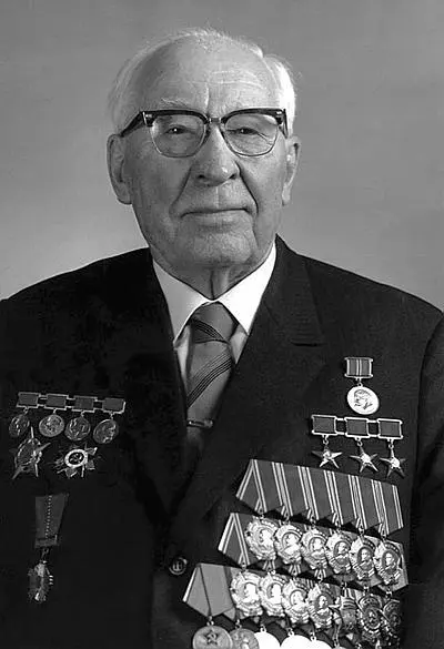 Ефим Павлович Славский Помню впервые в это здание я попал четверть века - фото 50