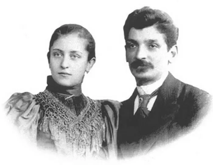 Илья Пигит с супругой В 1910 году Пигит преобразовал свой Торговый дом в - фото 104