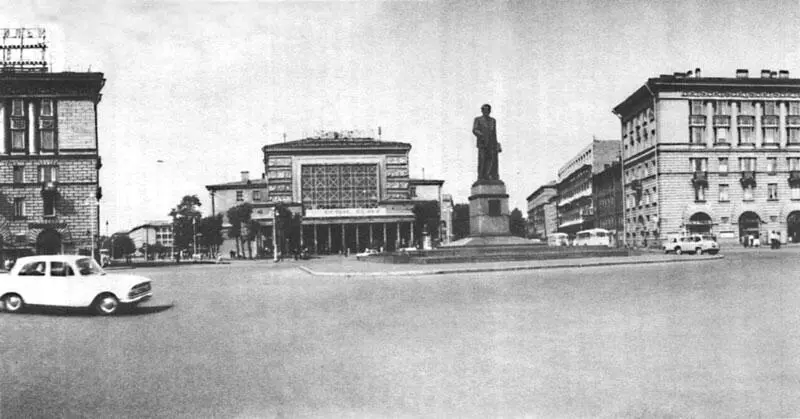 Кинотеатр на площади Калинина Очень крупным сооружением этой группы памятников - фото 125