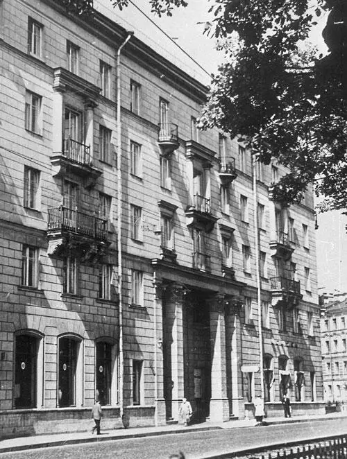 Кронверкский проспект д 75 Свою трудовую деятельность он начал - фото 185