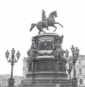 Памятник Николаю I Вид справа Уникальность памятника в том что конь на - фото 10