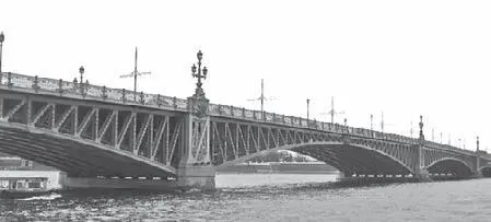 Троицкий Кировский мост У Троицкого моста всегда оживленное автомобильное - фото 40