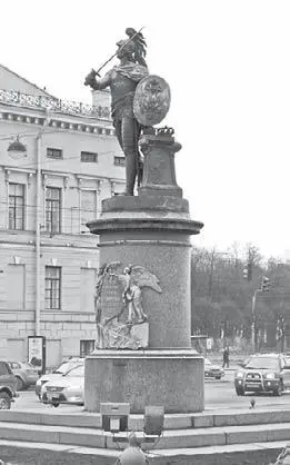 Памятник А В Суворову перед Марсовым полем В центре оживленной площади у - фото 43