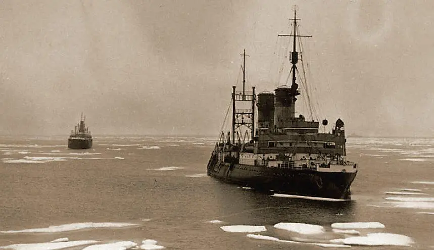 Ледокол Иосиф Сталин проводит суда в Арктике В 1940 г ледокол участвовал в - фото 18