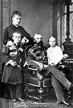 Е М Долгорукова Александр II и их дети К концу 1870х гг Е М Долгорукова - фото 159