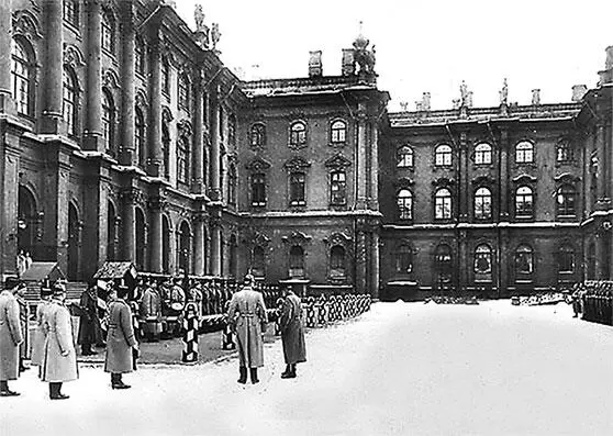 Развод караула на Большом дворе Зимнего дворца 1900е гг Кроме внешних - фото 349