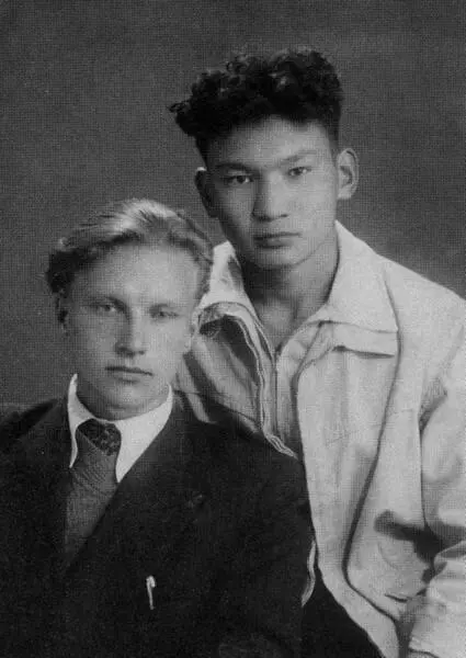 Леонид Бородин с другом студенты Педагогического института УланУдэ 1959 г - фото 51
