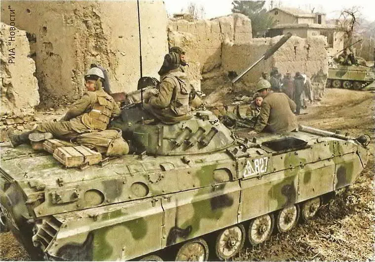 ВЕРТУШКИ Крокодилы боевые вертолеты Ми24 с тяжелым вооружением и броней - фото 29