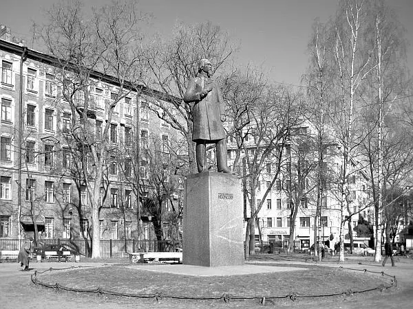 Памятник Некрасову в бывшем Прудковском сквере 2014 год Немного жаль старого - фото 153