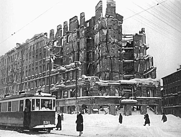 Дом 107 Зима 1942 г ИС Коносов родился в 1909 г в СанктПетербурге - фото 123