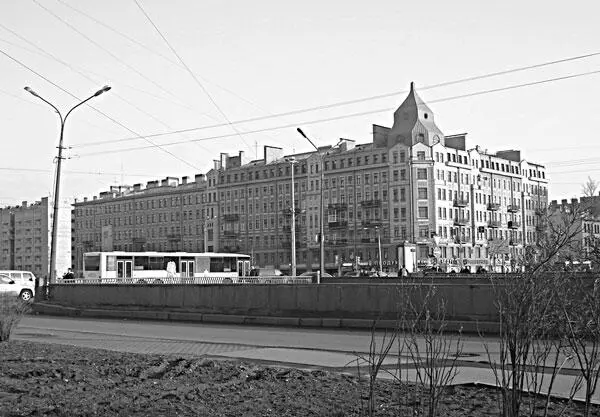 Дом 130 Тяжелая шлемовидная башня этого большого дома составляющая - фото 197