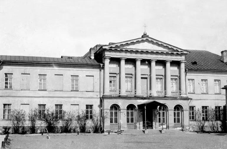 Фасад здания Второго кадетского корпуса Фото 1900х годов С годами все большую - фото 46