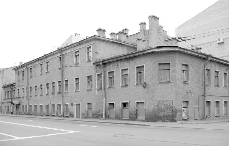 Ждановская улица 10 Фото 2011 года Дом и в 1901 году не отличался особой - фото 84