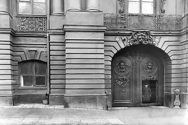 Ворота дворца Фотография 1912 года Здание представляет собой тип городского - фото 41