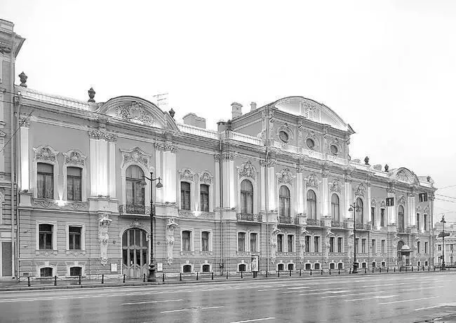 Фотография 2004 года Великолепны наличники окон второго этажа с лепными - фото 187