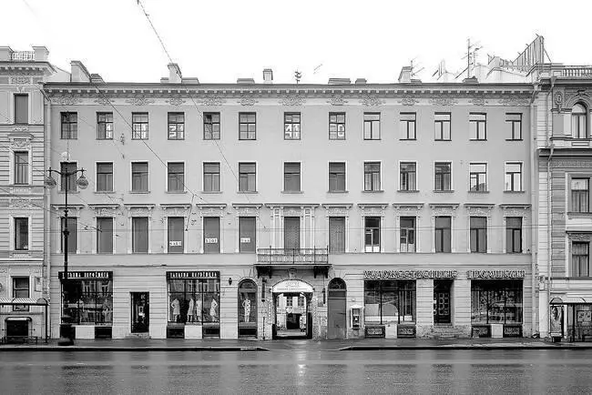 Фотография 2004 года Вход в кинотеатр МуленРуж Фотография 1900х годов - фото 200