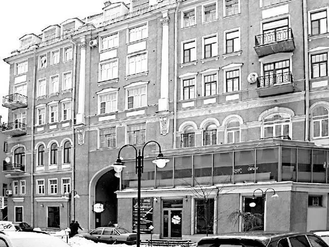 Фотография 2008 года Оригинальное оформление выложенных плиткой дворов с - фото 244