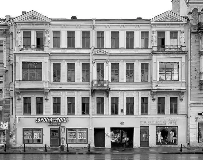 Фотография 2004 года В 1910х годах в доме открылся первый русский - фото 252
