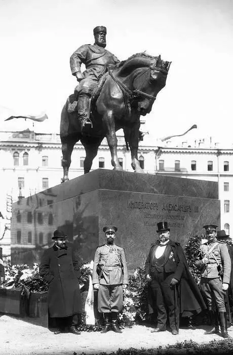 Памятник Александру III Фотография 1900х годов Площадь с памятником - фото 275