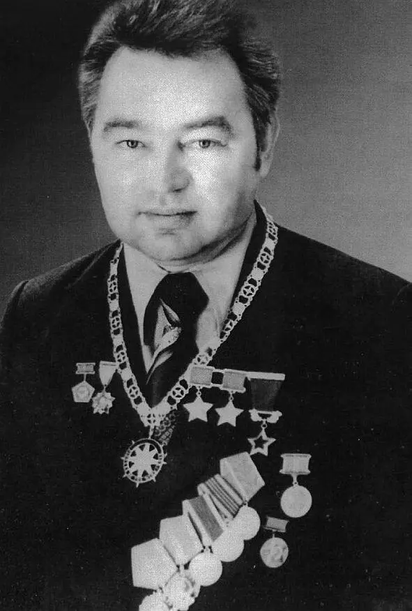 Негеройский поворот головы непричесанный небритый и такой иконостас Урок и - фото 29