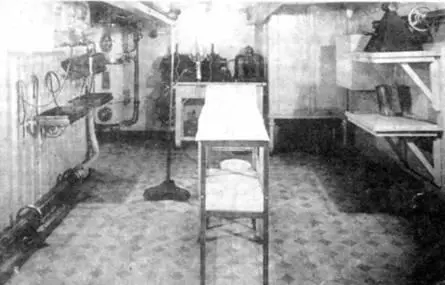 На линейном корабле Слава в лазарете вверху и в операционной 19121913 - фото 24
