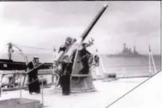 4дюймовое зенитное орудие линейного крейсера Худ снимок сделан накануне - фото 76