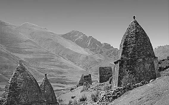 Гробницы XII века фардыккешене на месте Кияра в Чегемском ущелье в - фото 123