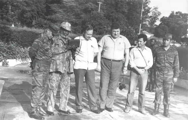Полковник Борис С Нуйома Л Урнов В Шубин Л Максюта из советского - фото 11