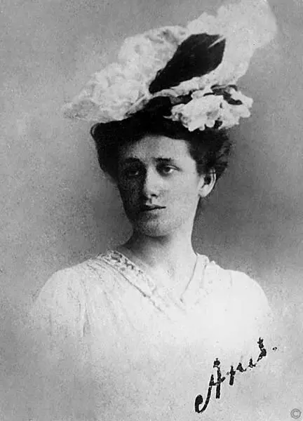 Анна Горенко 1900е Сравним ее описание Гумилева В этот ранний период он был - фото 22