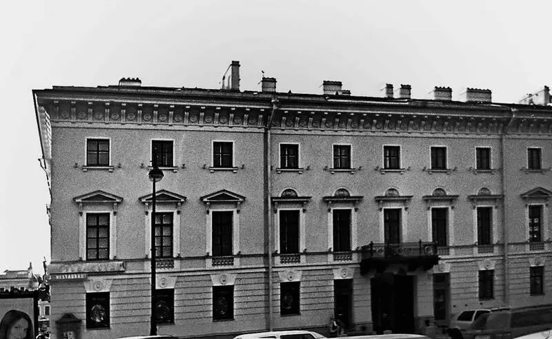 Здание где помещалась Бродячая собака Фотография М А Захаренковой 2007 - фото 92