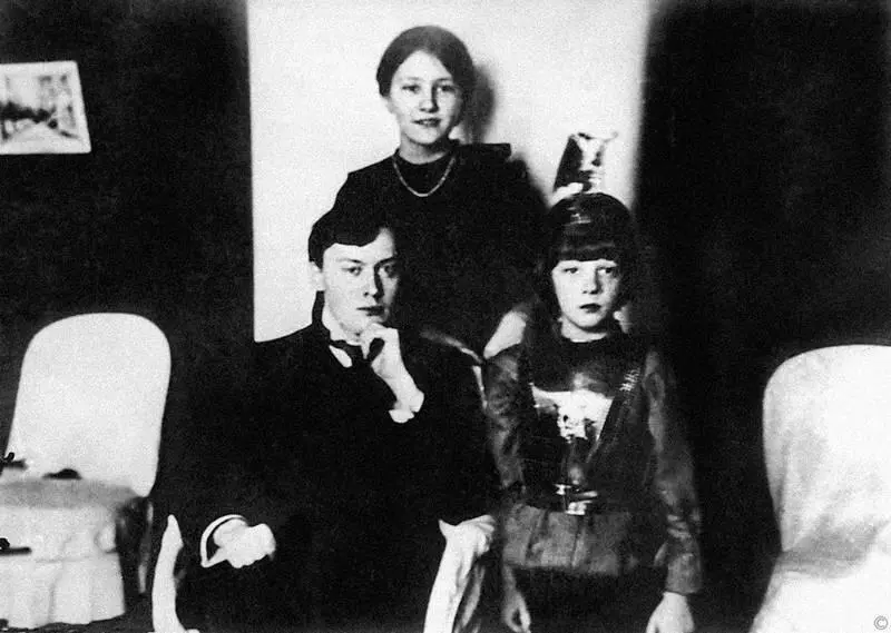 Анна Энгельгардт с братьями Александром и Николаем ок 1915 года Встречу с - фото 114