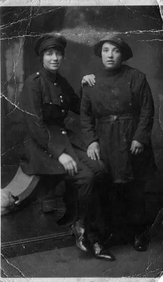 Рис 1712Старая фотография сложный объект для ретуши Методы редактирования - фото 442