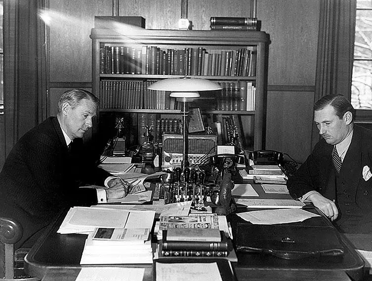 Якоб и Маркус Валленбергмладший Додде в конторе Enskilda Banken 1936 год - фото 50