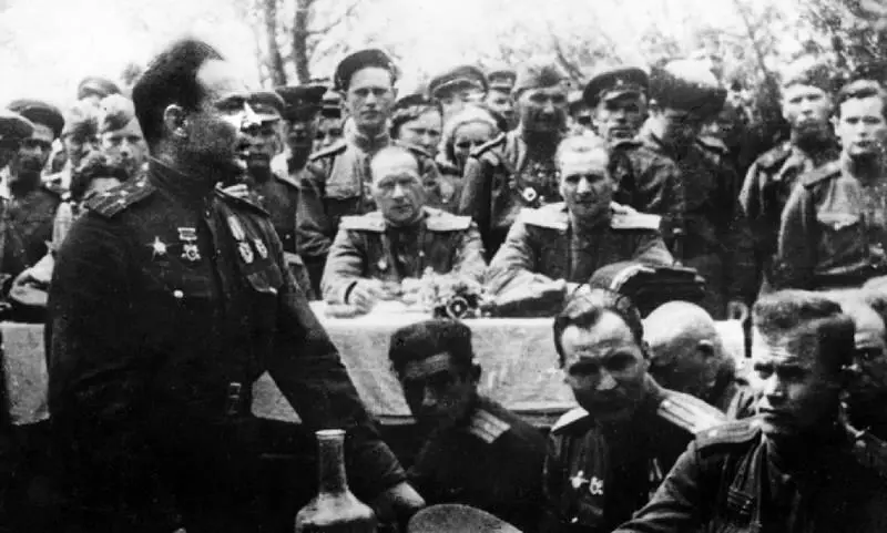 Слева Первый ряд Брежнев ЛИ на партсобрании 18й армии Западная Украина - фото 21