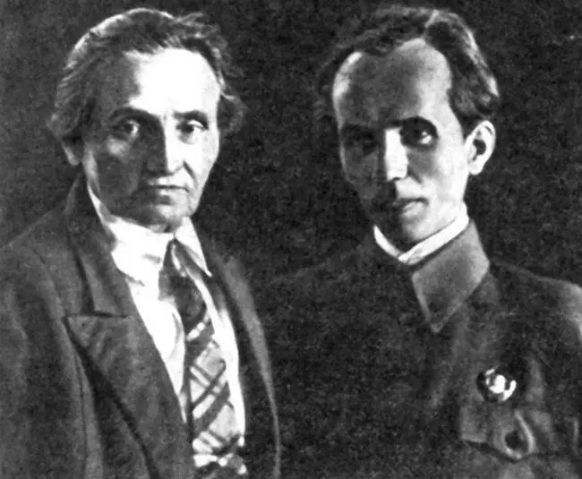 Николай Островский с мамой ноябрь 1936 г Фрагмент памятника на могиле - фото 30