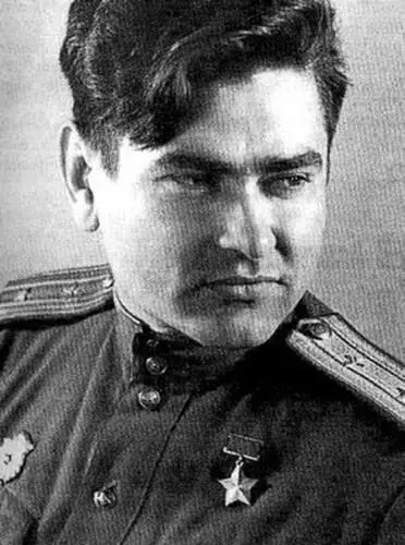 Алексей Петрович Маресьев Летчик Герой Советсткого Союза май 1916 май 2001 - фото 1