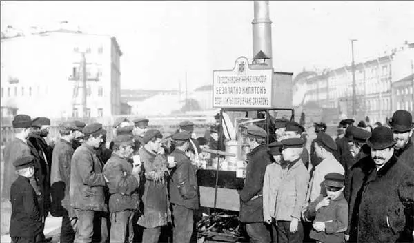 Бесплатная раздача кипятка 1908 г Развозили воду бочки пожарных частей - фото 26