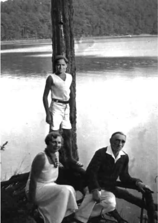 МА Серова жена др Серова Ивистион и ИС Шмелев Нач1930х Я снова - фото 15